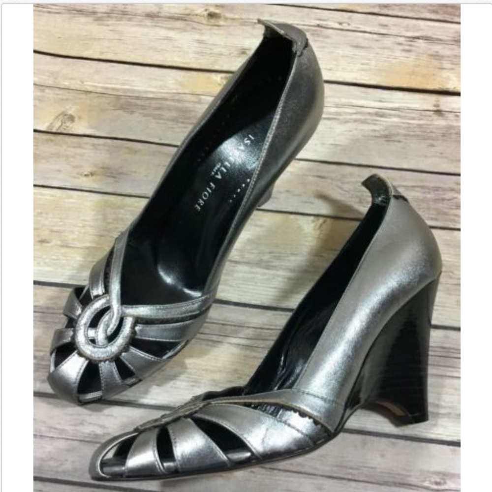 Isabella Fiore NWOB Womens Leather Wedge Heels